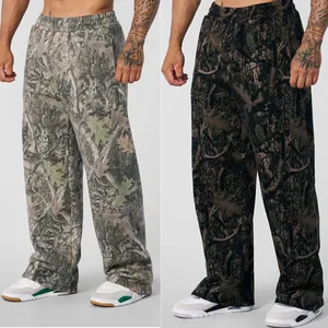 Camo-Sporthosen für Herren mit geradem Bein und realistischen hellen und dunklen Blattmustern