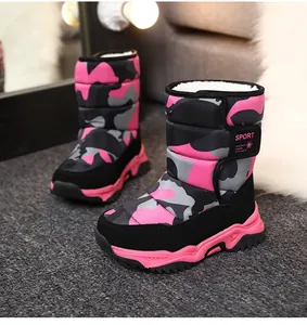 Stivali da neve mimetici rosa per bambini con fodera in pile e design a gambale alto