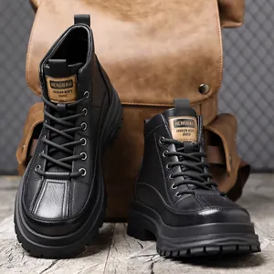 Klassieke zwarte heren Martin boots met robuuste dikke zolen en stijlvol merklabel.
