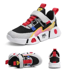 Vue détaillée multi-angles de baskets de sport en mesh respirant pour enfants colorées
