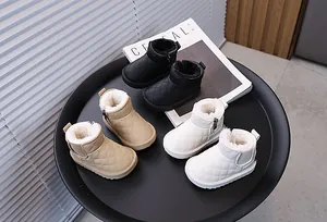 Bottes de neige matelassées pour tout-petits avec une doublure chaude en peluche.