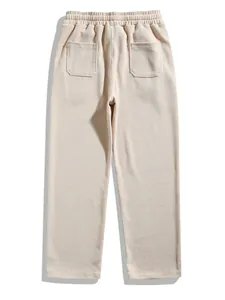 Vue arrière du pantalon décontracté en velours côtelé beige pour homme avec poches