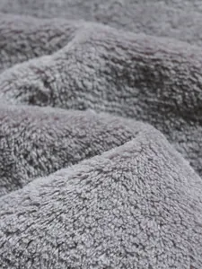 Macro close-up van zachte lavendel koraalvlies stof textuur met pluche materiaal details