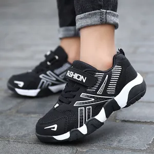 Ademende zwarte mesh hardloopschoenen voor jongens met zachte zolen voor sport