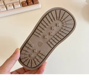 Detailed view of the anti-slip rubber sole of a child's snow boot, size 23