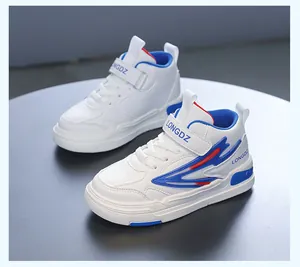 Baskets montantes blanches pour enfants avec détails bleu et rouge et bande velcro