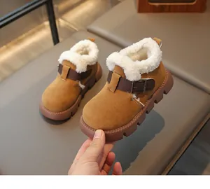 Détails de bottes d'hiver pour enfants fourrées avec boucle décorative et semelle crantée