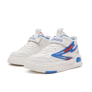 Baskets mi-hautes blanches pour enfants avec touches de bleu et de rouge en cuir