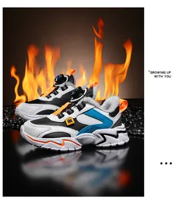 Detailansicht warmer Winter-Sneaker für Jungen mit Fleecefutter und Flammenhintergrund