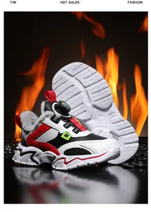 Detail der Wintersneaker für Jungen mit warmem Fleecefutter und dicker, rutschfester Sohle