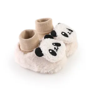 Zachte panda babyslofjes met warme fleecevoering en elastische gebreide enkelboorden