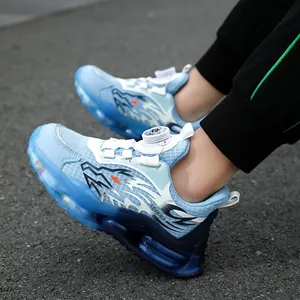 Seitenansicht blauer Jungen-Laufschuhe mit atmungsaktivem Mesh und Drehverschluss