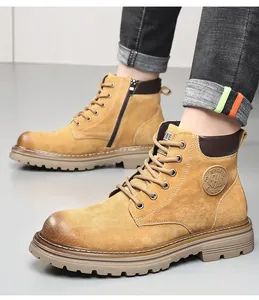 Détail de vue latérale de bottes Martin en cuir pour hommes à semelles épaisses