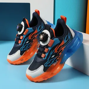 Atmungsaktive Jungen-Sportschuhe mit Drehverschluss und Mesh-Obermaterial für Kinder.