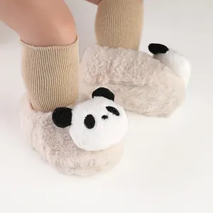 Zachte fleece babysloffen met pandamotief voor warme wintervoetjes