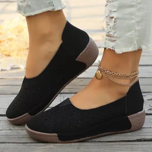 Elegantes zapatos planos negros calados para mujer con diseño floral étnico transpirable