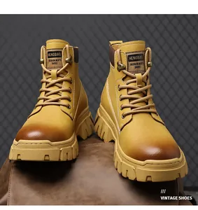 Détail des bottes de travail Martin jaunes à semelles épaisses durables, style rétro