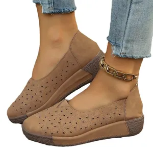 Mocasines casuales para mujer con diseño de flores caladas y suela gruesa cómoda