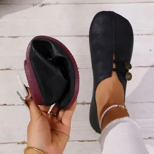 Detail showing flexibility of soft leather casual flats for women with round toe design