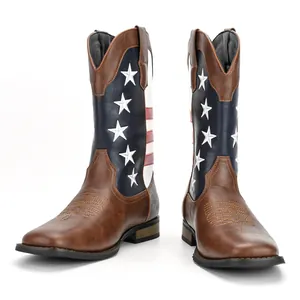 Detail von Herren Westernstiefeln mit US-Flaggen Design, Sternen und Streifen.
