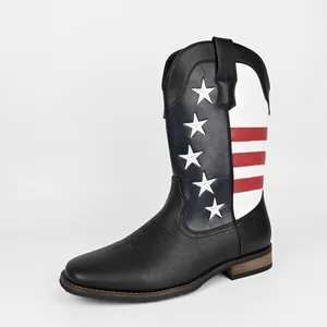 Detailansicht der Herren-Cowboystiefel im Westernstil mit US-Flaggen-Design und Sternen