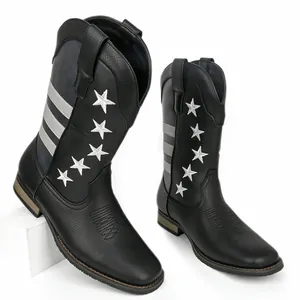 Detailansicht von Herren-Western-Cowboystiefeln mit weißer Sternstickerei und schwarzem Leder