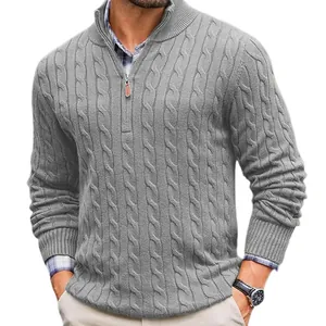 Suéter de punto de ochos gris para hombre con media cremallera y cuello alto, ajuste slim.