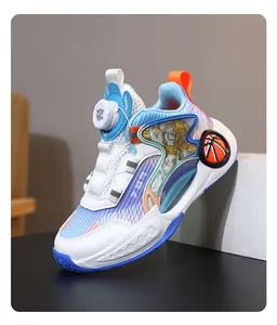 Vue détaillée de chaussures de basket en mesh respirant pour garçons avec boucle rotative