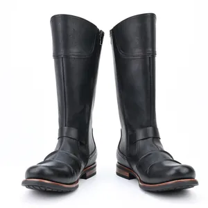 Vue détaillée des bottes de moto hautes noires pour hommes avec fermeture éclair et plis