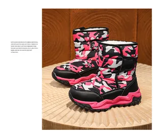 Détail des bottes de neige camouflage roses pour enfants avec doublure polaire et semelle rose