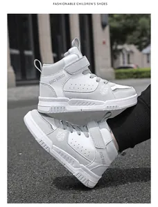 Baskets montantes pour enfants en blanc et gris avec bandes velcro et détails en mesh