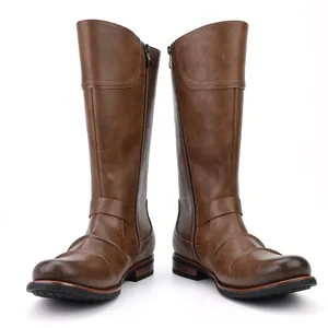 Vue détaillée de bottes de moto en cuir marron pour hommes avec bout plissé et zip
