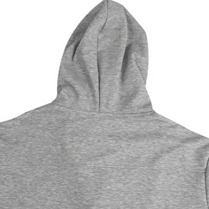 Detail van grijze space cotton hoodie met focus op de stoftextuur en capuchon