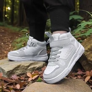 Baskets montantes à la mode pour enfants avec velcro en gris et blanc plein air