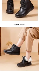 Détail de bottes d'hiver noires en cuir de vachette avec une doublure polaire.