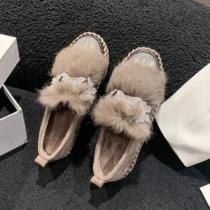 Elegante Plateau-Loafer für Damen mit glitzerndem Strass-Schmetterling und Pelzbesatz