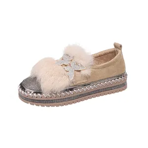 Slip-on Slipper mit Kunstpelz, Strass-Schmetterling und einer dicken Plateausohle
