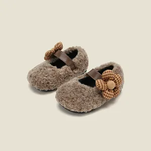 Zapatos de invierno de peluche para bebé con suela blanda y bonita decoración floral