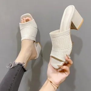Sandales élégantes en maille beige à bout carré et talon bloc pour femmes, mode d'été
