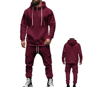 Burgunderroter Herren-Fleece-Trainingsanzug mit Kapuze, Frontreißverschluss und Taschen.