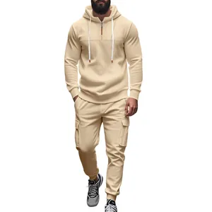 Herren-Trainingsanzug in Beige mit Kapuzenpullover und Cargo-Jogginghose im Set