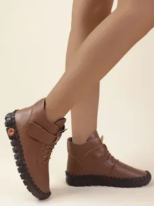 Bruine leren winterlaarsjes met warme voering en klittenbandsluiting