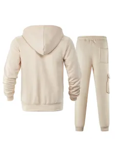 Rückansicht eines beigen Herren-Trainingsanzugs mit Kapuze und Fleece-Futter für Herbst