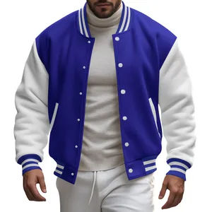 Detailweergave van een heren blauw en wit varsity bomberjack met gestreepte ribboorden