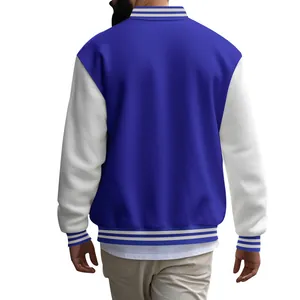 Achteraanzicht van een blauw-wit varsity baseballjack voor heren met gestreepte boorden