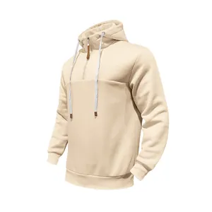 Detail van een zware crème hoodie met kwartritssluiting en lederen trekkoorduiteinden