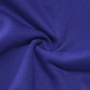 Macrodetail van donkerblauwe stoftextuur voor casual bomberjack voor heren
