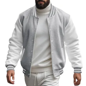 Detail van de grijze fleece body en witte mouwen van het heren bomberjack