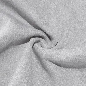 Detailopname van de grijze fleece voeringtextuur voor heren pilotenjack (85 chars)