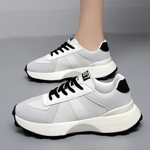Eleganti sneakers chunky in pelle grigia autunno 2024 da donna con suole antiscivolo